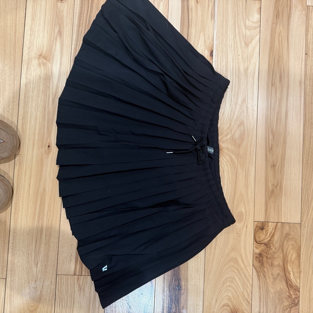 Vuori Black Clementine Pleated Skirt
